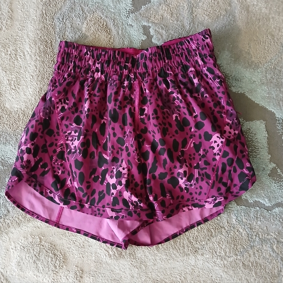 Lululemon Track That Mid-Rise Lined Short 5" - Picture 1 of 7